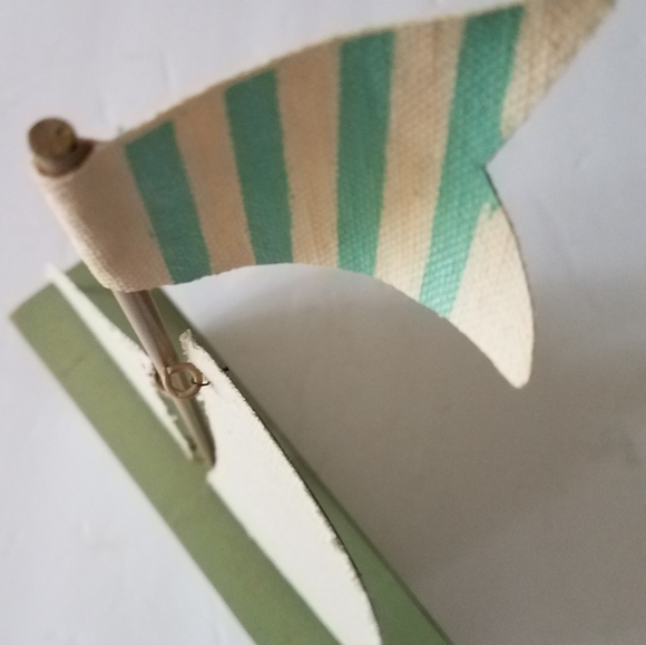Adorable Sailboat accessory complete with sails - Picture 2 of 8